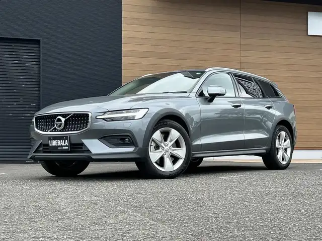 ボルボ Ｖ６０ クロスカントリー T5 AWD 宮崎県 2020(令2)年 3.5万km オスミウムグレーM 純正HDDナビ/・Bluetooth/・AM　FM/・USB/・フルセグテレビ/・AppleCarPlay/・AndroidAuto/ブラックレザーシート/・DN席シートヒーター/・DN席パワーシート/全方位カメラ/・フロントカメラ/・サイドカメラ/・バックカメラ /アイドリングストップ/プッシュスタート/アクティブクルーズコントロール/・レーンキープアシスト/・ブラインドスポットモニター/ETC/LEDヘッドライト/電動リアゲート/純正18インチアルミホイール