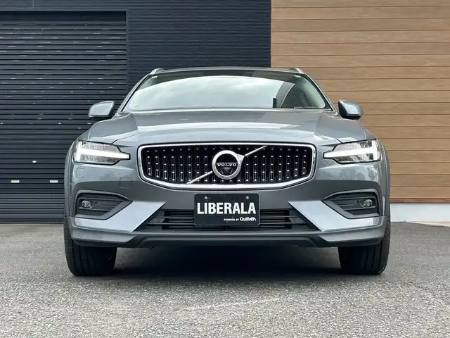ボルボ Ｖ６０ クロスカントリー T5 AWD 宮崎県 2020(令2)年 3.5万km オスミウムグレーM 純正HDDナビ/・Bluetooth/・AM　FM/・USB/・フルセグテレビ/・AppleCarPlay/・AndroidAuto/ブラックレザーシート/・DN席シートヒーター/・DN席パワーシート/全方位カメラ/・フロントカメラ/・サイドカメラ/・バックカメラ /アイドリングストップ/プッシュスタート/アクティブクルーズコントロール/・レーンキープアシスト/・ブラインドスポットモニター/ETC/LEDヘッドライト/電動リアゲート/純正18インチアルミホイール