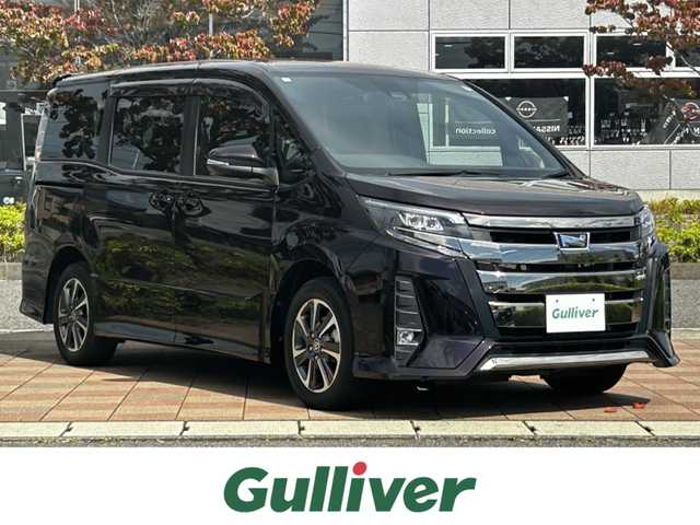トヨタ ノア Si 福島県 2019(令1)年 0.9万km ボルドーマイカメタリック ワンオーナー/フリップダウンモニター/両側パワースライドドア/純正メモリーナビ(NSZT-Y68T)/(AM/FM/Bluetooth/フルセグTV/DVD)/バックカメラ/前方ドライブレコーダー/ビルトインETC/TOYOTA Safety Sense P/・レーダークルーズ コントロール/・プリクラッシュセーフティ/・レーンディパーチャーアラート/・先行車発進告知機能/・オートマチックハイビーム/横滑り防止装置/クリアランスソナー/純正16インチアルミホイール/純正LEDライト/純正フォグランプ/スマートキー/スペアキー1本/純正フロアマット/取扱説明書/保証書