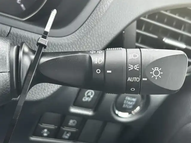 トヨタ ノア Si 福島県 2019(令1)年 0.9万km ボルドーマイカメタリック ワンオーナー/フリップダウンモニター/両側パワースライドドア/純正メモリーナビ(NSZT-Y68T)/(AM/FM/Bluetooth/フルセグTV/DVD)/バックカメラ/前方ドライブレコーダー/ビルトインETC/TOYOTA Safety Sense P/・レーダークルーズ コントロール/・プリクラッシュセーフティ/・レーンディパーチャーアラート/・先行車発進告知機能/・オートマチックハイビーム/横滑り防止装置/クリアランスソナー/純正16インチアルミホイール/純正LEDライト/純正フォグランプ/スマートキー/スペアキー1本/純正フロアマット/取扱説明書/保証書