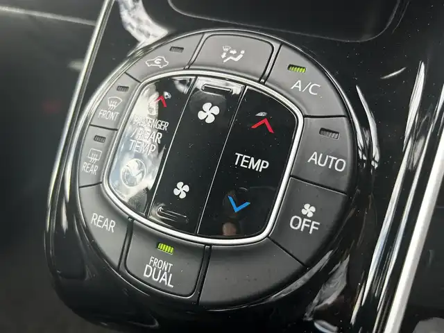 トヨタ ノア Si 福島県 2019(令1)年 0.9万km ボルドーマイカメタリック ワンオーナー/フリップダウンモニター/両側パワースライドドア/純正メモリーナビ(NSZT-Y68T)/(AM/FM/Bluetooth/フルセグTV/DVD)/バックカメラ/前方ドライブレコーダー/ビルトインETC/TOYOTA Safety Sense P/・レーダークルーズ コントロール/・プリクラッシュセーフティ/・レーンディパーチャーアラート/・先行車発進告知機能/・オートマチックハイビーム/横滑り防止装置/クリアランスソナー/純正16インチアルミホイール/純正LEDライト/純正フォグランプ/スマートキー/スペアキー1本/純正フロアマット/取扱説明書/保証書