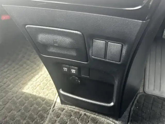 トヨタ ノア Si 福島県 2019(令1)年 0.9万km ボルドーマイカメタリック ワンオーナー/フリップダウンモニター/両側パワースライドドア/純正メモリーナビ(NSZT-Y68T)/(AM/FM/Bluetooth/フルセグTV/DVD)/バックカメラ/前方ドライブレコーダー/ビルトインETC/TOYOTA Safety Sense P/・レーダークルーズ コントロール/・プリクラッシュセーフティ/・レーンディパーチャーアラート/・先行車発進告知機能/・オートマチックハイビーム/横滑り防止装置/クリアランスソナー/純正16インチアルミホイール/純正LEDライト/純正フォグランプ/スマートキー/スペアキー1本/純正フロアマット/取扱説明書/保証書