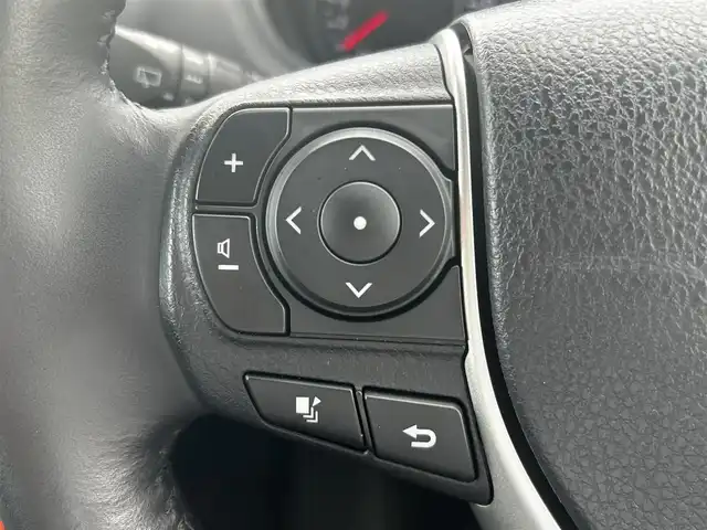 トヨタ ノア Si 福島県 2019(令1)年 0.9万km ボルドーマイカメタリック ワンオーナー/フリップダウンモニター/両側パワースライドドア/純正メモリーナビ(NSZT-Y68T)/(AM/FM/Bluetooth/フルセグTV/DVD)/バックカメラ/前方ドライブレコーダー/ビルトインETC/TOYOTA Safety Sense P/・レーダークルーズ コントロール/・プリクラッシュセーフティ/・レーンディパーチャーアラート/・先行車発進告知機能/・オートマチックハイビーム/横滑り防止装置/クリアランスソナー/純正16インチアルミホイール/純正LEDライト/純正フォグランプ/スマートキー/スペアキー1本/純正フロアマット/取扱説明書/保証書
