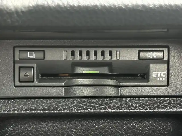 トヨタ ノア Si 福島県 2019(令1)年 0.9万km ボルドーマイカメタリック ワンオーナー/フリップダウンモニター/両側パワースライドドア/純正メモリーナビ(NSZT-Y68T)/(AM/FM/Bluetooth/フルセグTV/DVD)/バックカメラ/前方ドライブレコーダー/ビルトインETC/TOYOTA Safety Sense P/・レーダークルーズ コントロール/・プリクラッシュセーフティ/・レーンディパーチャーアラート/・先行車発進告知機能/・オートマチックハイビーム/横滑り防止装置/クリアランスソナー/純正16インチアルミホイール/純正LEDライト/純正フォグランプ/スマートキー/スペアキー1本/純正フロアマット/取扱説明書/保証書