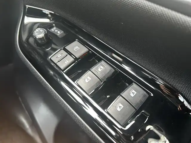 トヨタ ノア Si 福島県 2019(令1)年 0.9万km ボルドーマイカメタリック ワンオーナー/フリップダウンモニター/両側パワースライドドア/純正メモリーナビ(NSZT-Y68T)/(AM/FM/Bluetooth/フルセグTV/DVD)/バックカメラ/前方ドライブレコーダー/ビルトインETC/TOYOTA Safety Sense P/・レーダークルーズ コントロール/・プリクラッシュセーフティ/・レーンディパーチャーアラート/・先行車発進告知機能/・オートマチックハイビーム/横滑り防止装置/クリアランスソナー/純正16インチアルミホイール/純正LEDライト/純正フォグランプ/スマートキー/スペアキー1本/純正フロアマット/取扱説明書/保証書