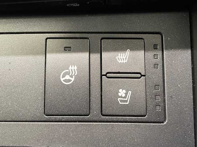 レクサス ＩＳ 500 Fスポーツパフォーマンス 宮城県 2024(令6)年 1.1万km グレーⅡ レクサスセーフティーセンス/・プリクラッシュセーフティー/・レーントレーシングアシスト/・アダプティブクルーズコントロール/・オートマチックハイビーム/・ドライバー異常時対応システム/・ロードサインアシスト/純正ナビ/・フルセグTV/BT/CD/DVD/・全周囲カメラ/・ETC/・ドライブレコーダー/マークレビンソンサウンド/電子パーキング/・オートホールド/革巻きステアリング/・ステアリングリモコン/・パドルシフト/・ステアリングヒーター/ハーフレザーシート/・パワーシート(運転席/助手席)/・メモリシート(運転席)/・シートヒーター(運転席/助手席)/・エアシート(運転席/助手席)/プッシュスタート/・スマートキー/LEDヘッドライト/・オートライト/LEDヘッドライト/電動格納ミラー/純正フロアマット