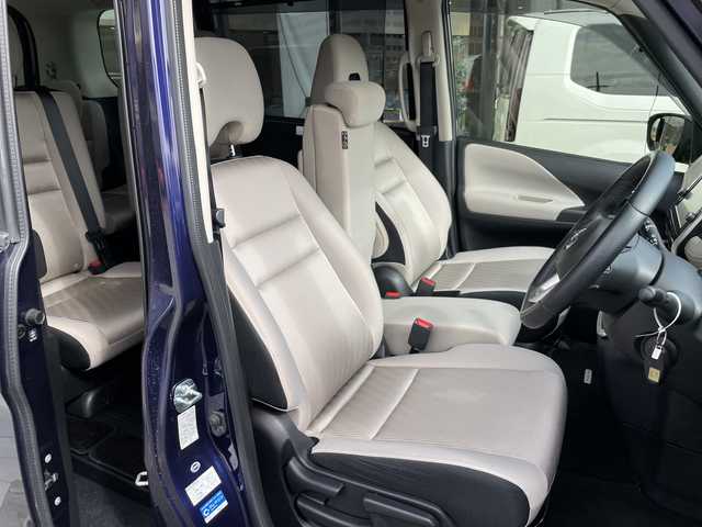 日産 セレナ ハイウェイスター 愛知県 2016(平28)年 5.6万km アズライトブルー 純正9型ナビ/フリップダウンモニター/全方位カメラ/両側パワースライドドア/プロパイロット/バックカメラ/ハンズフリースライドドア/コーナーセンサー/純正アルミホイール/LEDヘッドライト/インテリジェントミラー/ドライブレコーダー/ETC/衝突軽減システム/フルセグ/CD DVD/Bluetooth/ステアリングスイッチ/スマートキー/プッシュスタート