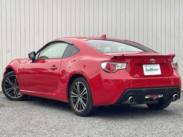 トヨタ ８６ GT リミテッド 埼玉県 2015(平27)年 7.8万km レッド ６速ＭＴ/ハーフレザーシート/前席シートヒーター/ディーラー７インチメモリナビ＆フルセグＴＶ/　（ＤＶＤ＆ＣＤ＆ＢＴ）/バックカメラ/ＥＴＣ（２．０）/クルーズコントロール/革巻きステアリング/リアスポイラー/純正１７inアルミホイール/ＨＩＤライト/電動格納ミラー/スマートキー/プッシュスタート/盗難防止装置/Ｗ＆サイド＋カーテンエアバッグ/横滑り防止装置/ＡＢＳ/ドアバイザー/フロアマット/新車保証書/取扱説明書/スマートスペアキー有