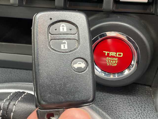 トヨタ ８６ GT リミテッド 埼玉県 2015(平27)年 7.8万km レッド ６速ＭＴ/ハーフレザーシート/前席シートヒーター/ディーラー７インチメモリナビ＆フルセグＴＶ/　（ＤＶＤ＆ＣＤ＆ＢＴ）/バックカメラ/ＥＴＣ（２．０）/クルーズコントロール/革巻きステアリング/リアスポイラー/純正１７inアルミホイール/ＨＩＤライト/電動格納ミラー/スマートキー/プッシュスタート/盗難防止装置/Ｗ＆サイド＋カーテンエアバッグ/横滑り防止装置/ＡＢＳ/ドアバイザー/フロアマット/新車保証書/取扱説明書/スマートスペアキー有