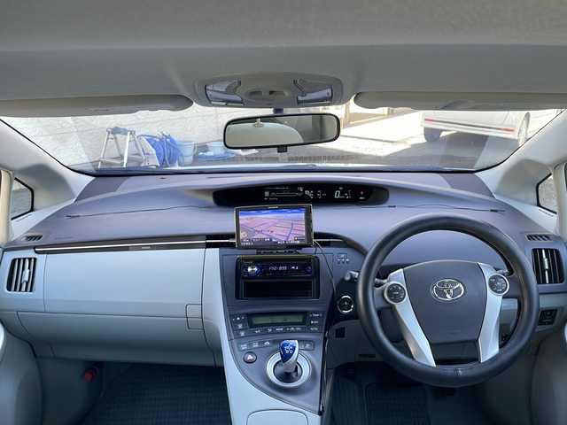 トヨタ プリウス S 兵庫県 2011(平23)年 5.5万km アイスバーグシルバーマイカメタリック ワンオーナー/社外ポータブルナビ・ワンセグ/社外オーディオ・CD・FM・AM/ETC/リアコーナーセンサー/プッシュスタート/スマートキー×2/純正フロアマット