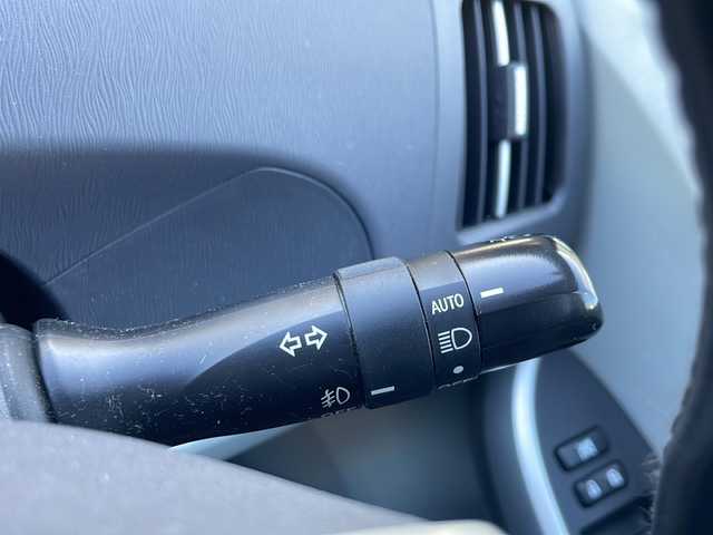 トヨタ プリウス S 兵庫県 2011(平23)年 5.5万km アイスバーグシルバーマイカメタリック ワンオーナー/社外ポータブルナビ・ワンセグ/社外オーディオ・CD・FM・AM/ETC/リアコーナーセンサー/プッシュスタート/スマートキー×2/純正フロアマット