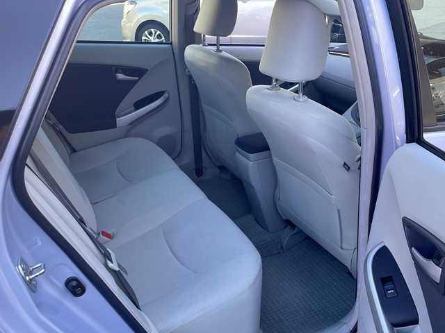 トヨタ プリウス S 兵庫県 2011(平23)年 5.5万km アイスバーグシルバーマイカメタリック ワンオーナー/社外ポータブルナビ・ワンセグ/社外オーディオ・CD・FM・AM/ETC/リアコーナーセンサー/プッシュスタート/スマートキー×2/純正フロアマット