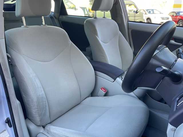 トヨタ プリウス S 兵庫県 2011(平23)年 5.5万km アイスバーグシルバーマイカメタリック ワンオーナー/社外ポータブルナビ・ワンセグ/社外オーディオ・CD・FM・AM/ETC/リアコーナーセンサー/プッシュスタート/スマートキー×2/純正フロアマット