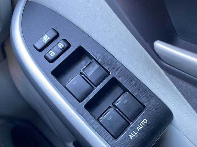 トヨタ プリウス S 兵庫県 2011(平23)年 5.5万km アイスバーグシルバーマイカメタリック ワンオーナー/社外ポータブルナビ・ワンセグ/社外オーディオ・CD・FM・AM/ETC/リアコーナーセンサー/プッシュスタート/スマートキー×2/純正フロアマット