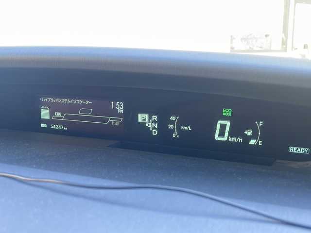 トヨタ プリウス S 兵庫県 2011(平23)年 5.5万km アイスバーグシルバーマイカメタリック ワンオーナー/社外ポータブルナビ・ワンセグ/社外オーディオ・CD・FM・AM/ETC/リアコーナーセンサー/プッシュスタート/スマートキー×2/純正フロアマット