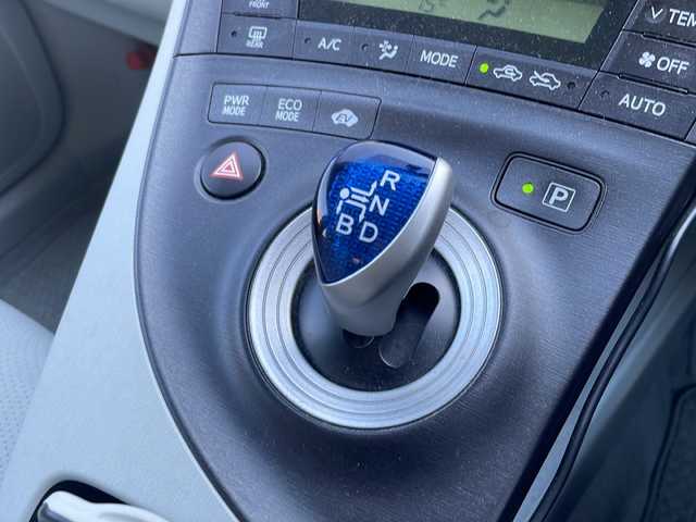 トヨタ プリウス S 兵庫県 2011(平23)年 5.5万km アイスバーグシルバーマイカメタリック ワンオーナー/社外ポータブルナビ・ワンセグ/社外オーディオ・CD・FM・AM/ETC/リアコーナーセンサー/プッシュスタート/スマートキー×2/純正フロアマット