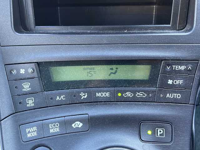 トヨタ プリウス S 兵庫県 2011(平23)年 5.5万km アイスバーグシルバーマイカメタリック ワンオーナー/社外ポータブルナビ・ワンセグ/社外オーディオ・CD・FM・AM/ETC/リアコーナーセンサー/プッシュスタート/スマートキー×2/純正フロアマット