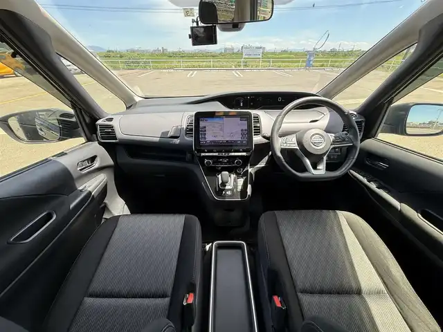 日産 セレナ e－パワー ハイウェイスター V 佐賀県 2020(令2)年 5.1万km ダイヤモンドブラック プロパイロット/ALPINE製11型ナビゲーション「EX11NX」/・AM/FM/BT/CD/DVD/フルセグ/アラウンドビューモニター/ALPINE製フリップダウンモニター/前後ドライブレコーダー/両側パワースライドドア/スマートキー/LEDヘッドライト/・オートマチックハイビーム/ETC/純正フロアマット/純正ドアバイザー/新車保証書/取扱説明書/スペアキー1本あり/インテリジェントセーフティー/・インテリジェント エマージェンシーブレーキ/・インテリジェント LI（車線逸脱防止支援システム）/・LDW（車線逸脱警報）/・インテリジェント クルーズコントロール（追従式）/・RCTA（後退時車両検知警報）/・ふらつき警報/・踏み間違い衝突防止アシスト（前後対応）/・SRSエアバッグ（運転席・助手席＋サイド＋カーテン）/・VDC（車両姿勢制御）＋TCS（トラクションコントロール）/・ヒルスタートアシスト