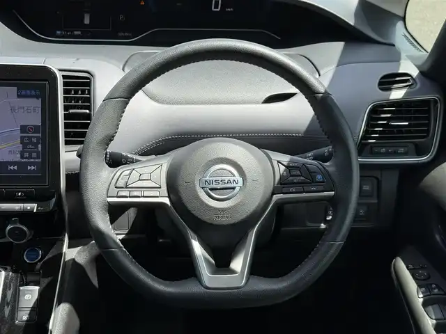 日産 セレナ e－パワー ハイウェイスター V 佐賀県 2020(令2)年 5.1万km ダイヤモンドブラック プロパイロット/ALPINE製11型ナビゲーション「EX11NX」/・AM/FM/BT/CD/DVD/フルセグ/アラウンドビューモニター/ALPINE製フリップダウンモニター/前後ドライブレコーダー/両側パワースライドドア/スマートキー/LEDヘッドライト/・オートマチックハイビーム/ETC/純正フロアマット/純正ドアバイザー/新車保証書/取扱説明書/スペアキー1本あり/インテリジェントセーフティー/・インテリジェント エマージェンシーブレーキ/・インテリジェント LI（車線逸脱防止支援システム）/・LDW（車線逸脱警報）/・インテリジェント クルーズコントロール（追従式）/・RCTA（後退時車両検知警報）/・ふらつき警報/・踏み間違い衝突防止アシスト（前後対応）/・SRSエアバッグ（運転席・助手席＋サイド＋カーテン）/・VDC（車両姿勢制御）＋TCS（トラクションコントロール）/・ヒルスタートアシスト