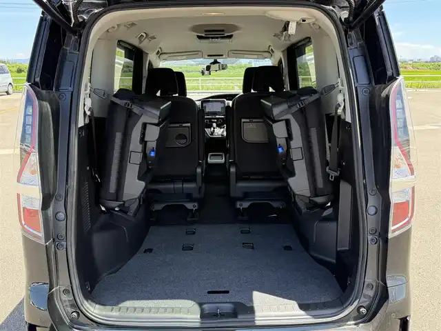 日産 セレナ e－パワー ハイウェイスター V 佐賀県 2020(令2)年 5.1万km ダイヤモンドブラック プロパイロット/ALPINE製11型ナビゲーション「EX11NX」/・AM/FM/BT/CD/DVD/フルセグ/アラウンドビューモニター/ALPINE製フリップダウンモニター/前後ドライブレコーダー/両側パワースライドドア/スマートキー/LEDヘッドライト/・オートマチックハイビーム/ETC/純正フロアマット/純正ドアバイザー/新車保証書/取扱説明書/スペアキー1本あり/インテリジェントセーフティー/・インテリジェント エマージェンシーブレーキ/・インテリジェント LI（車線逸脱防止支援システム）/・LDW（車線逸脱警報）/・インテリジェント クルーズコントロール（追従式）/・RCTA（後退時車両検知警報）/・ふらつき警報/・踏み間違い衝突防止アシスト（前後対応）/・SRSエアバッグ（運転席・助手席＋サイド＋カーテン）/・VDC（車両姿勢制御）＋TCS（トラクションコントロール）/・ヒルスタートアシスト