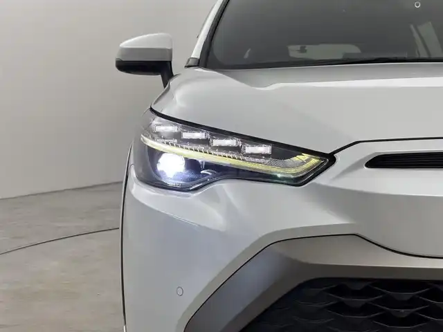 トヨタ カローラ クロス ハイブリッド Z 福岡県 2022(令4)年 5.2万km プラチナホワイトパールマイカ モデリスタエアロ　/純正９型ＤＡナビ／フルセグＴＶ　/全方位カメラ　/ビルトインＥＴＣ２．０　/前後ドラレコ　/トヨタセーフティセンス　/レーダークルーズコントロール　/コーナーセンサー　/衝突軽減ブレーキ　/レーンキープ　/アクセル踏み間違い防止　/ＢＳＭ　/シートヒーター　/パワーバックドア　/純正１８インチＡＷ