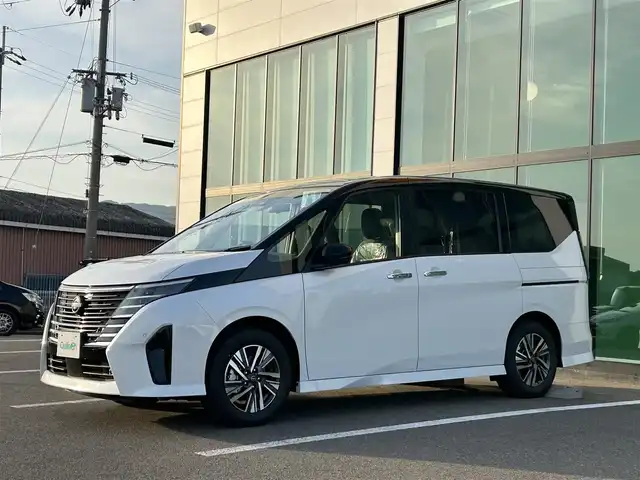 日産 セレナ e－パワー ハイウェイスター V 和歌山県 2025(令7)年 0.1万km未満 白Ⅱ 未使用車/純正コネクトナビ/フルセグTV/（BT/HDMI）/全方位/衝突被害軽減ブレーキ/プロパイロット/レーンディパーチャーアラート/踏み間違い防止/前後コーナーセンサー/オートライト/ビルトインETC2.0/前方ドライブレコーダー/両側パワースライド/デジタルインナーミラー/LEDヘッドライト/フォグランプ/プッシュスタート/純正16インチアルミ