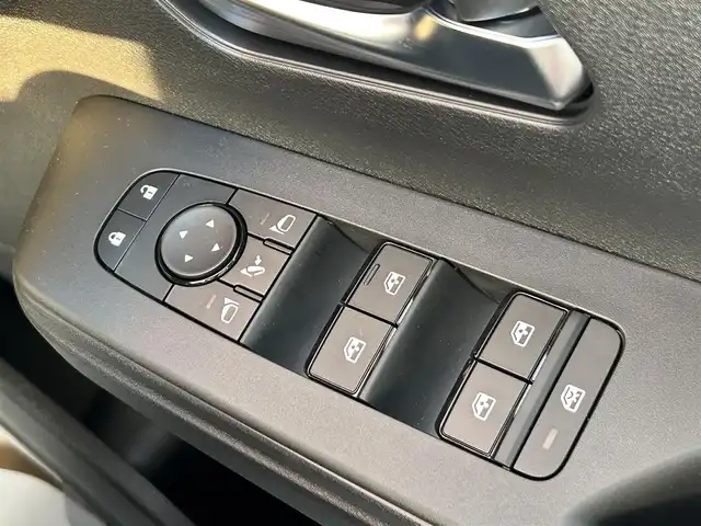 日産 セレナ e－パワー ハイウェイスター V 和歌山県 2025(令7)年 0.1万km未満 白Ⅱ 未使用車/純正コネクトナビ/フルセグTV/（BT/HDMI）/全方位/衝突被害軽減ブレーキ/プロパイロット/レーンディパーチャーアラート/踏み間違い防止/前後コーナーセンサー/オートライト/ビルトインETC2.0/前方ドライブレコーダー/両側パワースライド/デジタルインナーミラー/LEDヘッドライト/フォグランプ/プッシュスタート/純正16インチアルミ