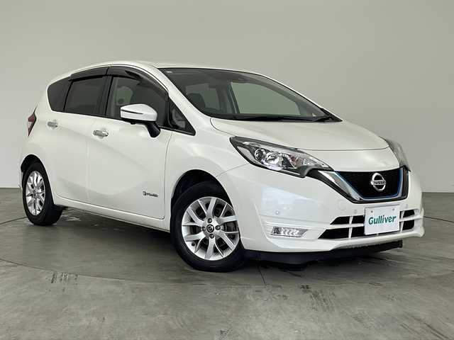 日産 ノート e－パワー X Vセレクション 兵庫県 2020(令2)年 6万km ブリリアントホワイトパール ・純正ナビ＆TV＆BT＆DVD＆SD/・アラウンドビューモニター/・エマージェンシーブレーキ/・レーンキープアシスト/・デジタルインナーミラー/・ステアリングスイッチ/・ETC/・純正ドライブレコーダー/・スマートキー/・プッシュスタート/・LEDヘッドライト/・LEDフォグランプ/・オートライト/・純正15インチアルミホイール/・純正フロアマット/・前後コーナーセンサー