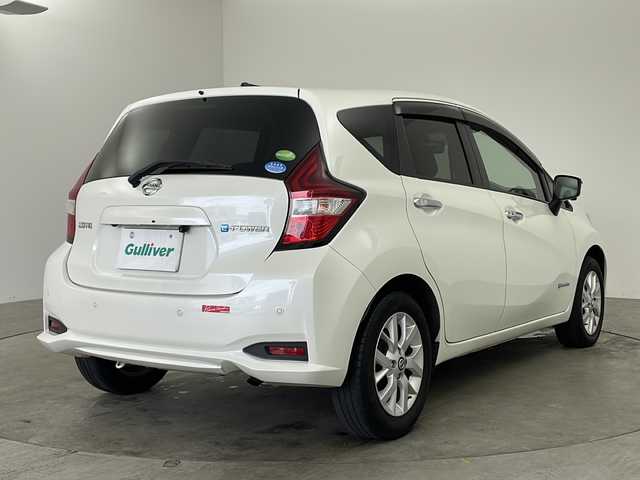 日産 ノート e－パワー X Vセレクション 兵庫県 2020(令2)年 6万km ブリリアントホワイトパール ・純正ナビ＆TV＆BT＆DVD＆SD/・アラウンドビューモニター/・エマージェンシーブレーキ/・レーンキープアシスト/・デジタルインナーミラー/・ステアリングスイッチ/・ETC/・純正ドライブレコーダー/・スマートキー/・プッシュスタート/・LEDヘッドライト/・LEDフォグランプ/・オートライト/・純正15インチアルミホイール/・純正フロアマット/・前後コーナーセンサー