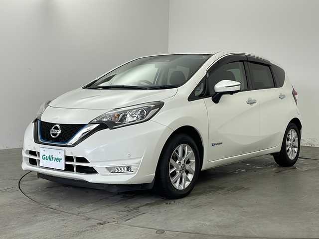 日産 ノート e－パワー X Vセレクション 兵庫県 2020(令2)年 6万km ブリリアントホワイトパール ・純正ナビ＆TV＆BT＆DVD＆SD/・アラウンドビューモニター/・エマージェンシーブレーキ/・レーンキープアシスト/・デジタルインナーミラー/・ステアリングスイッチ/・ETC/・純正ドライブレコーダー/・スマートキー/・プッシュスタート/・LEDヘッドライト/・LEDフォグランプ/・オートライト/・純正15インチアルミホイール/・純正フロアマット/・前後コーナーセンサー