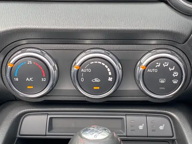 マツダ ロードスター S スペシャルパッケージ 岐阜県 2018(平30)年 3.7万km ジェットブラックマイカ 純正ナビ（Bluetooth/CD/DVD/フルセグTV)/ETC/シートヒーター/USB入力端子/クルーズコントロール/衝突被害軽減ブレーキ/アクセサリーランプ/ソフトトップ/純正16インチアルミホイール/フロアマット/ABS/道路標識認識機能/パーキングセンサー/横滑り防止装置/レーンキープアシスト/プッシュスタート/スマートキ