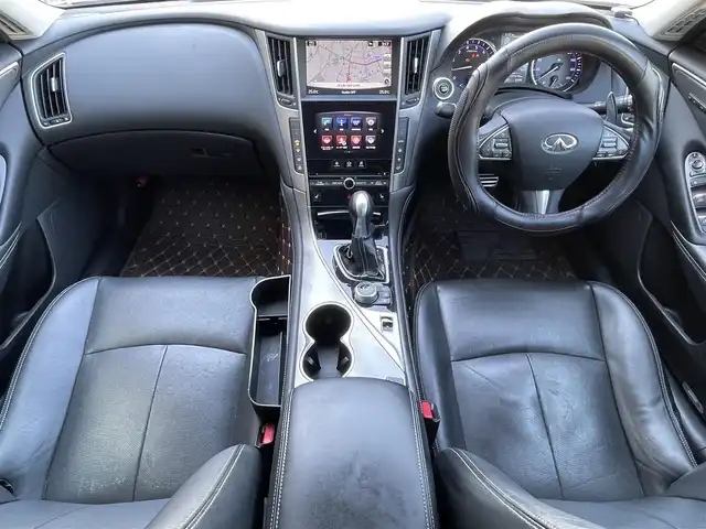 日産 スカイライン ハイブリッド 350GT Type SP 埼玉県 2014(平26)年 13.8万km クリスタルホワイトパール (株)IDOMが運営する【じしゃロン川越店】の自社ローン専用車両になります。こちらは現金またはオートローンご利用時の価格です。自社ローンご希望の方は別途その旨お申付け下さい/純正ナビ/フルセグ/Bluetooth/CD/DVD/AM/FM/アラウンドビューモニター/衝突軽減ブレーキ/レーンキープアシスト/レザーシート/左右パワーシート＆シートヒーター/シートメモリー/パドルシフト/コーナーセンサー/LEDヘッドライト/フォグ/レーダークルーズコントロール/ウインカーミラー/ステアリングリモコン/ドアバイザー/社外フロアマット/ハンドルカバー/車両取扱説明書