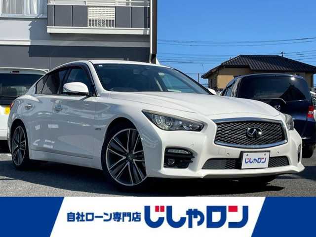 日産 スカイライン ハイブリッド 350GT Type SP 埼玉県 2014(平26)年 13.8万km クリスタルホワイトパール (株)IDOMが運営する【じしゃロン川越店】の自社ローン専用車両になります。こちらは現金またはオートローンご利用時の価格です。自社ローンご希望の方は別途その旨お申付け下さい/純正ナビ/フルセグ/Bluetooth/CD/DVD/AM/FM/アラウンドビューモニター/衝突軽減ブレーキ/レーンキープアシスト/レザーシート/左右パワーシート＆シートヒーター/シートメモリー/パドルシフト/コーナーセンサー/LEDヘッドライト/フォグ/レーダークルーズコントロール/ウインカーミラー/ステアリングリモコン/ドアバイザー/社外フロアマット/ハンドルカバー/車両取扱説明書