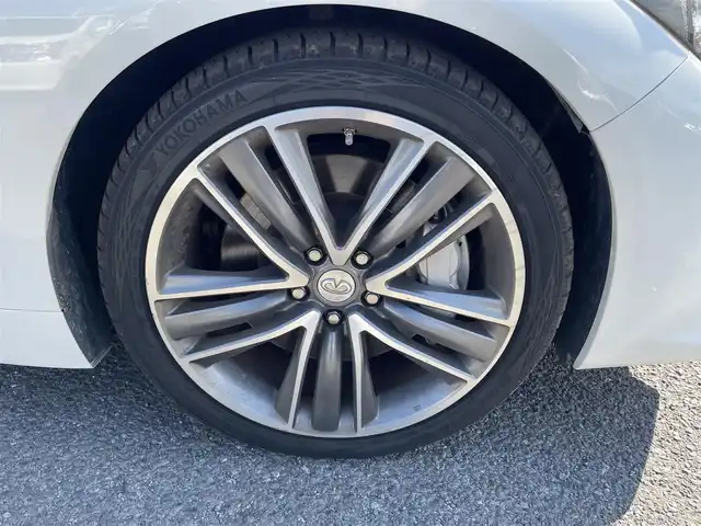 日産 スカイライン ハイブリッド 350GT Type SP 埼玉県 2014(平26)年 13.8万km クリスタルホワイトパール (株)IDOMが運営する【じしゃロン川越店】の自社ローン専用車両になります。こちらは現金またはオートローンご利用時の価格です。自社ローンご希望の方は別途その旨お申付け下さい/純正ナビ/フルセグ/Bluetooth/CD/DVD/AM/FM/アラウンドビューモニター/衝突軽減ブレーキ/レーンキープアシスト/レザーシート/左右パワーシート＆シートヒーター/シートメモリー/パドルシフト/コーナーセンサー/LEDヘッドライト/フォグ/レーダークルーズコントロール/ウインカーミラー/ステアリングリモコン/ドアバイザー/社外フロアマット/ハンドルカバー/車両取扱説明書