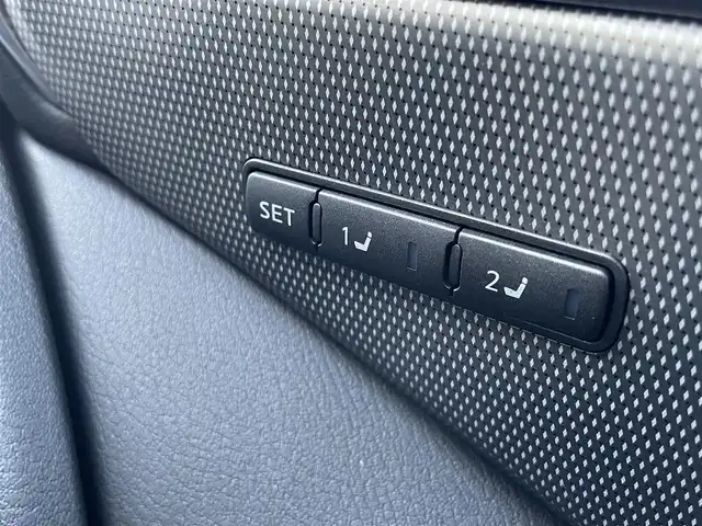 日産 スカイライン ハイブリッド 350GT Type SP 埼玉県 2014(平26)年 13.8万km クリスタルホワイトパール (株)IDOMが運営する【じしゃロン川越店】の自社ローン専用車両になります。こちらは現金またはオートローンご利用時の価格です。自社ローンご希望の方は別途その旨お申付け下さい/純正ナビ/フルセグ/Bluetooth/CD/DVD/AM/FM/アラウンドビューモニター/衝突軽減ブレーキ/レーンキープアシスト/レザーシート/左右パワーシート＆シートヒーター/シートメモリー/パドルシフト/コーナーセンサー/LEDヘッドライト/フォグ/レーダークルーズコントロール/ウインカーミラー/ステアリングリモコン/ドアバイザー/社外フロアマット/ハンドルカバー/車両取扱説明書