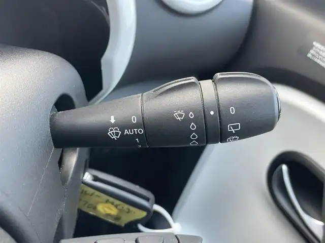 ルノー トゥインゴ EDC 千葉県 2020(令2)年 4.2万km ライトブルー マルチファンクションシステム/・FM/AM/Bluetooth/・Apple car play/Android　Auto/・バックカメラ/スピードリミッター/クルーズコントロール/車線逸脱警報/ＥＴＣ/フロアマット/オートライト/純正１５インチＡＷ/スペアキー有り
