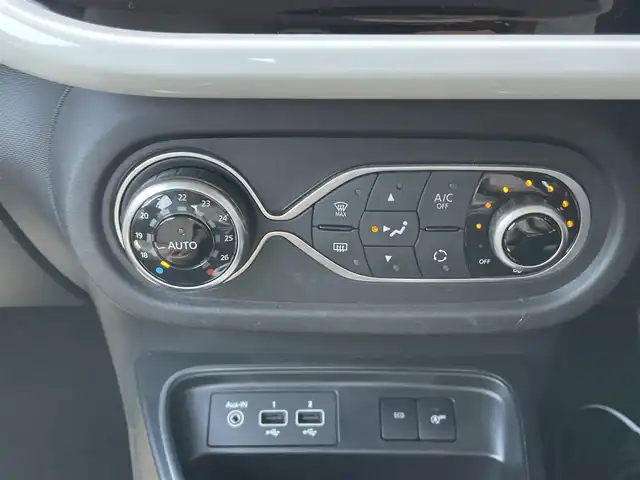 ルノー トゥインゴ EDC 千葉県 2020(令2)年 4.2万km ライトブルー マルチファンクションシステム/・FM/AM/Bluetooth/・Apple car play/Android　Auto/・バックカメラ/スピードリミッター/クルーズコントロール/車線逸脱警報/ＥＴＣ/フロアマット/オートライト/純正１５インチＡＷ/スペアキー有り