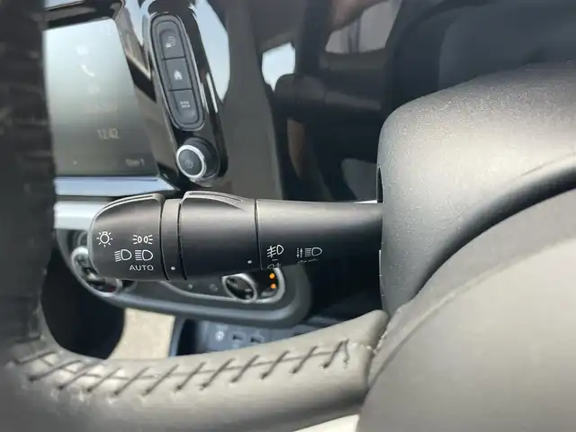 ルノー トゥインゴ EDC 千葉県 2020(令2)年 4.2万km ライトブルー マルチファンクションシステム/・FM/AM/Bluetooth/・Apple car play/Android　Auto/・バックカメラ/スピードリミッター/クルーズコントロール/車線逸脱警報/ＥＴＣ/フロアマット/オートライト/純正１５インチＡＷ/スペアキー有り