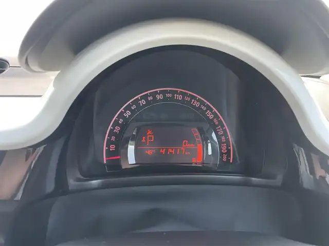 ルノー トゥインゴ EDC 千葉県 2020(令2)年 4.2万km ライトブルー マルチファンクションシステム/・FM/AM/Bluetooth/・Apple car play/Android　Auto/・バックカメラ/スピードリミッター/クルーズコントロール/車線逸脱警報/ＥＴＣ/フロアマット/オートライト/純正１５インチＡＷ/スペアキー有り