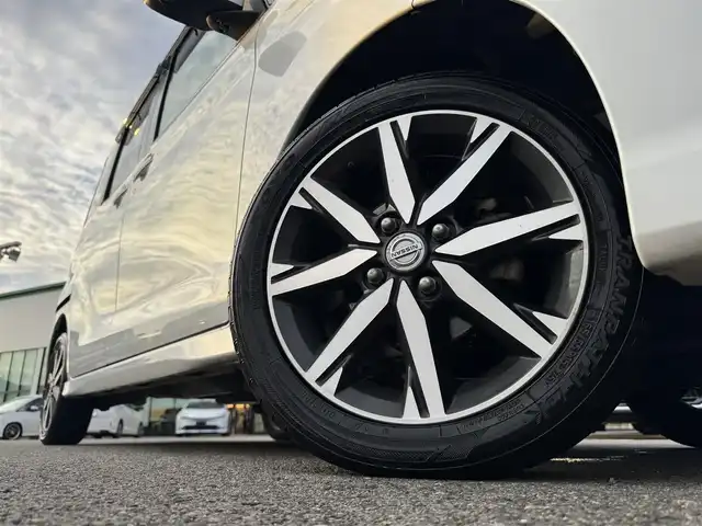 日産 デイズ ルークス ハイウェイスター Gターボ 愛媛県 2017(平29)年 5.7万km ホワイトパール 登録時走行距離：56781km/社外ＳＤナビ/AM/FM/フルセグTV/Bluetooth/ETC/全周囲カメラ/クルコン/衝突軽減システム/横滑り防止装置/盗難防止装置/両側パワスラ/サーキュレーター/LEDヘッドライト/オートライト/オートハイビーム/エンジンスタートボタン/スマートキー/スペアキー/純正アルミホイール/純正フロアマット