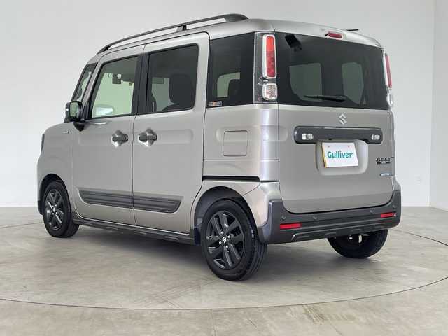 スズキ スペーシア ギア HYBRID XZターボ 鹿児島県 2023(令5)年 0.8万km スチールシルバーM ワンオーナー/禁煙車/スズキセーフティサポート/スズキコネクトナビ/全方位カメラ/ヘッドアップディスプレイ/前席シートヒーター/ETC/前後ドライブレコーダー/両側パワースライドドア/衝突軽減ブレーキ/レーンキープアシスト/レーダークルーズコントロール/パドルシフト/アイドリングストップ/バックカメラ/ルーフレール/後方コーナーセンサー/純正フロアマット/純正14インチアルミホイール/純正LEDヘッドライト
