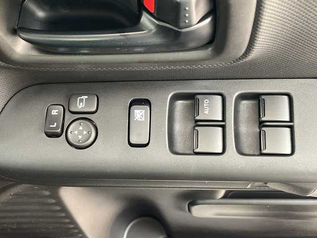 スズキ スペーシア ギア HYBRID XZターボ 鹿児島県 2023(令5)年 0.8万km スチールシルバーM ワンオーナー/禁煙車/スズキセーフティサポート/スズキコネクトナビ/全方位カメラ/ヘッドアップディスプレイ/前席シートヒーター/ETC/前後ドライブレコーダー/両側パワースライドドア/衝突軽減ブレーキ/レーンキープアシスト/レーダークルーズコントロール/パドルシフト/アイドリングストップ/バックカメラ/ルーフレール/後方コーナーセンサー/純正フロアマット/純正14インチアルミホイール/純正LEDヘッドライト