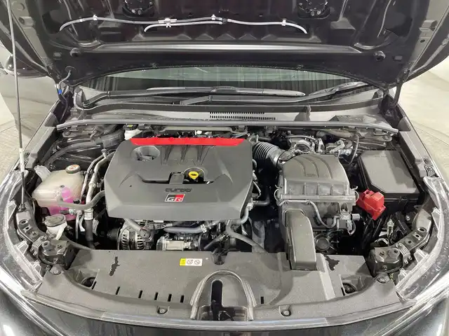 トヨタ ＧＲカローラ RZ 神奈川県 2023(令5)年 2.4万km プレシャスブラックパール 純正8型ディスプレイオーディオ/フルセグ　Bluetooth　AM　FM　Miracast/セーフティセンス/プリクラッシュセーフティ/レーントレーシングアシスト/レーンディパーチャーアラート/レーダークルーズコントロール/ロードサインアシスト/プロアクティブドライビングアシスト/発進遅れ告知機能/オートマチックハイビーム/インテリジェントマニュアルトランスミッション/ハーフレザーシート/革巻きステアリング/純正DA連動ドライブレコーダー/社外前後ドライブレコーダー/純正ビルトインETC2.0/前席/後席USB電源ソケット/DRIVEMODE/SOSコール/プッシュスタート/スマート気ー/純正サイド/リアスポイラー/純正18インチアルミホイール/LEDヘッド/フロントフォグ/クリアランス/デイ/リアコンビネーションランプ/オートライト