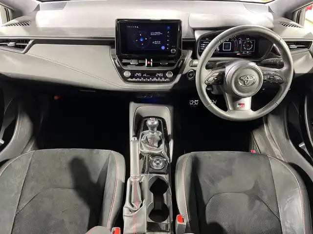 トヨタ ＧＲカローラ RZ 神奈川県 2023(令5)年 2.4万km プレシャスブラックパール 純正8型ディスプレイオーディオ/フルセグ　Bluetooth　AM　FM　Miracast/セーフティセンス/プリクラッシュセーフティ/レーントレーシングアシスト/レーンディパーチャーアラート/レーダークルーズコントロール/ロードサインアシスト/プロアクティブドライビングアシスト/発進遅れ告知機能/オートマチックハイビーム/インテリジェントマニュアルトランスミッション/ハーフレザーシート/革巻きステアリング/純正DA連動ドライブレコーダー/社外前後ドライブレコーダー/純正ビルトインETC2.0/前席/後席USB電源ソケット/DRIVEMODE/SOSコール/プッシュスタート/スマート気ー/純正サイド/リアスポイラー/純正18インチアルミホイール/LEDヘッド/フロントフォグ/クリアランス/デイ/リアコンビネーションランプ/オートライト