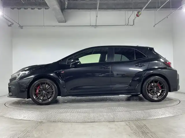 トヨタ ＧＲカローラ RZ 神奈川県 2023(令5)年 2.4万km プレシャスブラックパール 純正8型ディスプレイオーディオ/フルセグ　Bluetooth　AM　FM　Miracast/セーフティセンス/プリクラッシュセーフティ/レーントレーシングアシスト/レーンディパーチャーアラート/レーダークルーズコントロール/ロードサインアシスト/プロアクティブドライビングアシスト/発進遅れ告知機能/オートマチックハイビーム/インテリジェントマニュアルトランスミッション/ハーフレザーシート/革巻きステアリング/純正DA連動ドライブレコーダー/社外前後ドライブレコーダー/純正ビルトインETC2.0/前席/後席USB電源ソケット/DRIVEMODE/SOSコール/プッシュスタート/スマート気ー/純正サイド/リアスポイラー/純正18インチアルミホイール/LEDヘッド/フロントフォグ/クリアランス/デイ/リアコンビネーションランプ/オートライト