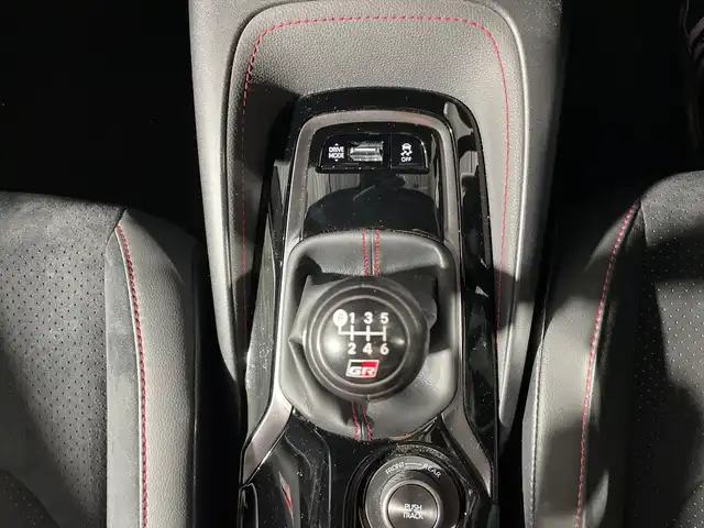 トヨタ ＧＲカローラ RZ 神奈川県 2023(令5)年 2.4万km プレシャスブラックパール 純正8型ディスプレイオーディオ/フルセグ　Bluetooth　AM　FM　Miracast/セーフティセンス/プリクラッシュセーフティ/レーントレーシングアシスト/レーンディパーチャーアラート/レーダークルーズコントロール/ロードサインアシスト/プロアクティブドライビングアシスト/発進遅れ告知機能/オートマチックハイビーム/インテリジェントマニュアルトランスミッション/ハーフレザーシート/革巻きステアリング/純正DA連動ドライブレコーダー/社外前後ドライブレコーダー/純正ビルトインETC2.0/前席/後席USB電源ソケット/DRIVEMODE/SOSコール/プッシュスタート/スマート気ー/純正サイド/リアスポイラー/純正18インチアルミホイール/LEDヘッド/フロントフォグ/クリアランス/デイ/リアコンビネーションランプ/オートライト