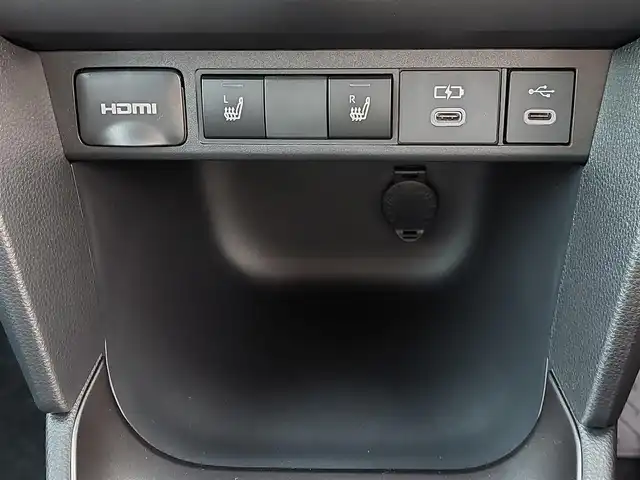 トヨタ ヤリスクロス ハイブリッド Z 東京都 2025(令7)年 0.1千km プラチナホワイトパールマイカ 登録済未使用車/純正ディスプレイオーディオ(コネクティッドナビ)/フルセグ/パノラミックビューモニター/ハーフレザーシート/シートヒーター/ステアリングヒーター/コーナーセンサー/Toyota Safety Sense/・プリクラッシュセーフティ/・レーントレーシングアシスト/・レーダークルーズコントロール/・アダプティブハイビームシステム/・オートマチックハイビーム/・ブラインドスポットモニター/LEDヘッドライト/スマートキー/純正18インチAW