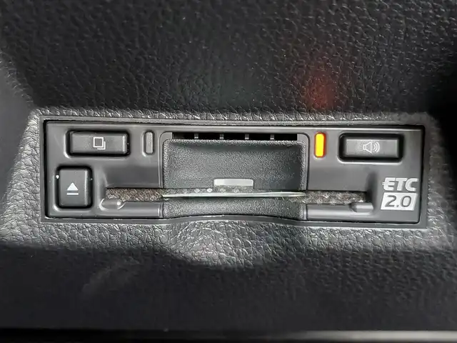 トヨタ ヤリスクロス ハイブリッド Z 東京都 2025(令7)年 0.1千km プラチナホワイトパールマイカ 登録済未使用車/純正ディスプレイオーディオ(コネクティッドナビ)/フルセグ/パノラミックビューモニター/ハーフレザーシート/シートヒーター/ステアリングヒーター/コーナーセンサー/Toyota Safety Sense/・プリクラッシュセーフティ/・レーントレーシングアシスト/・レーダークルーズコントロール/・アダプティブハイビームシステム/・オートマチックハイビーム/・ブラインドスポットモニター/LEDヘッドライト/スマートキー/純正18インチAW