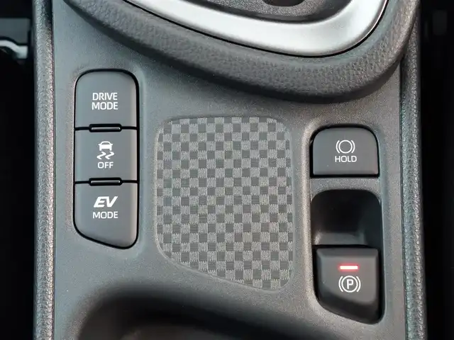 トヨタ ヤリスクロス ハイブリッド Z 東京都 2025(令7)年 0.1千km プラチナホワイトパールマイカ 登録済未使用車/純正ディスプレイオーディオ(コネクティッドナビ)/フルセグ/パノラミックビューモニター/ハーフレザーシート/シートヒーター/ステアリングヒーター/コーナーセンサー/Toyota Safety Sense/・プリクラッシュセーフティ/・レーントレーシングアシスト/・レーダークルーズコントロール/・アダプティブハイビームシステム/・オートマチックハイビーム/・ブラインドスポットモニター/LEDヘッドライト/スマートキー/純正18インチAW