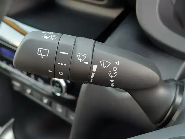 トヨタ ヤリスクロス ハイブリッド Z 東京都 2025(令7)年 0.1千km プラチナホワイトパールマイカ 登録済未使用車/純正ディスプレイオーディオ(コネクティッドナビ)/フルセグ/パノラミックビューモニター/ハーフレザーシート/シートヒーター/ステアリングヒーター/コーナーセンサー/Toyota Safety Sense/・プリクラッシュセーフティ/・レーントレーシングアシスト/・レーダークルーズコントロール/・アダプティブハイビームシステム/・オートマチックハイビーム/・ブラインドスポットモニター/LEDヘッドライト/スマートキー/純正18インチAW